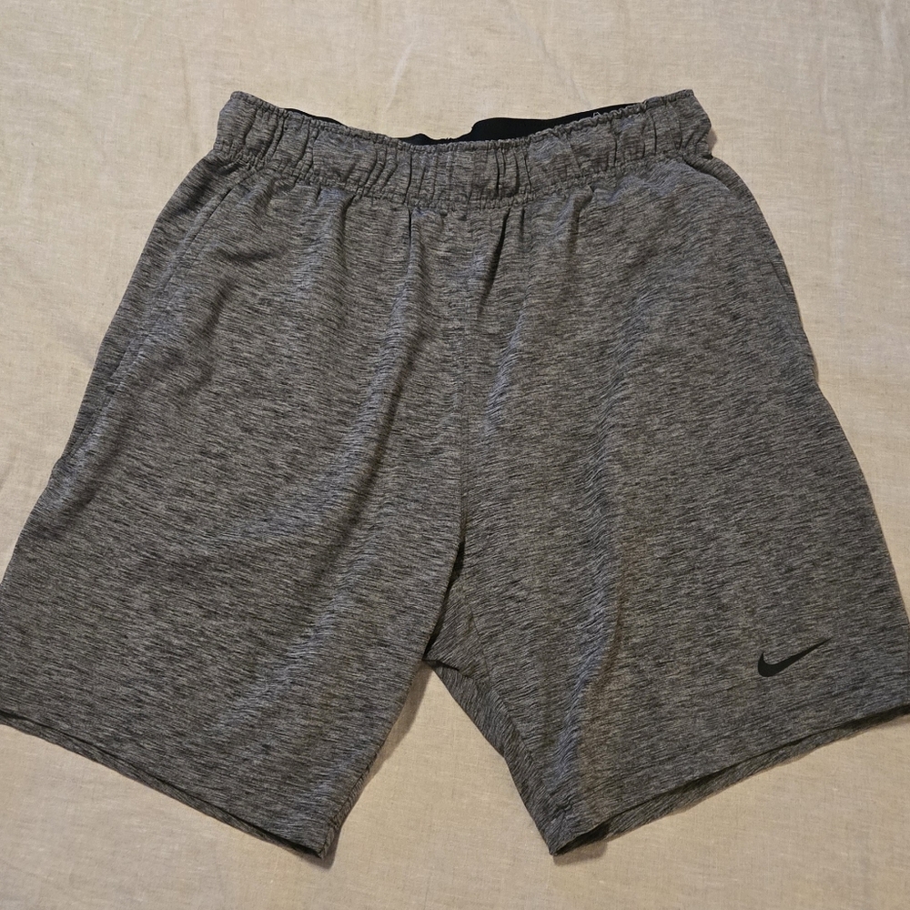 Nike Men's Gray Athletic Shorts medium